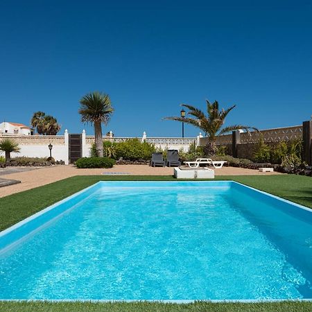 Homeforguest Apartment With Pool And Terrace 1 Min From The Beach Коральео Экстерьер фото