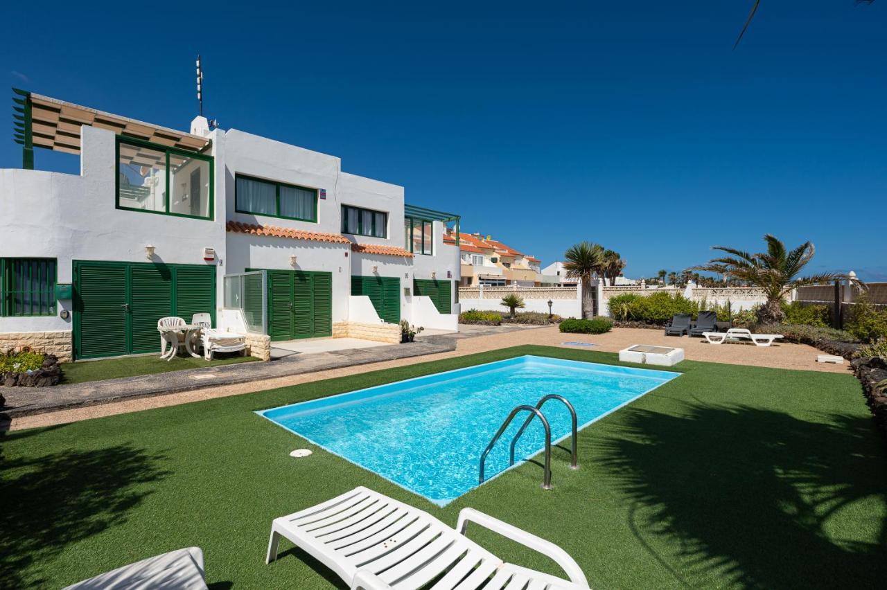 Homeforguest Apartment With Pool And Terrace 1 Min From The Beach Коральео Экстерьер фото